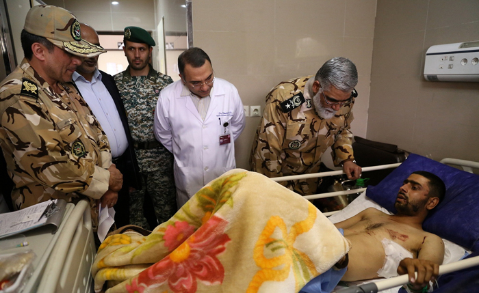 (تصاویر) عیادت امیرپوردستان از سربازان مجروح (تصاویر) عیادت امیرپوردستان از سربازان مجروح