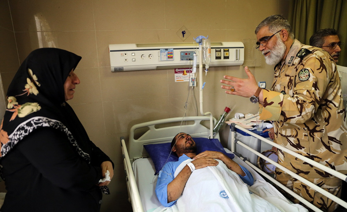 (تصاویر) عیادت امیرپوردستان از سربازان مجروح (تصاویر) عیادت امیرپوردستان از سربازان مجروح