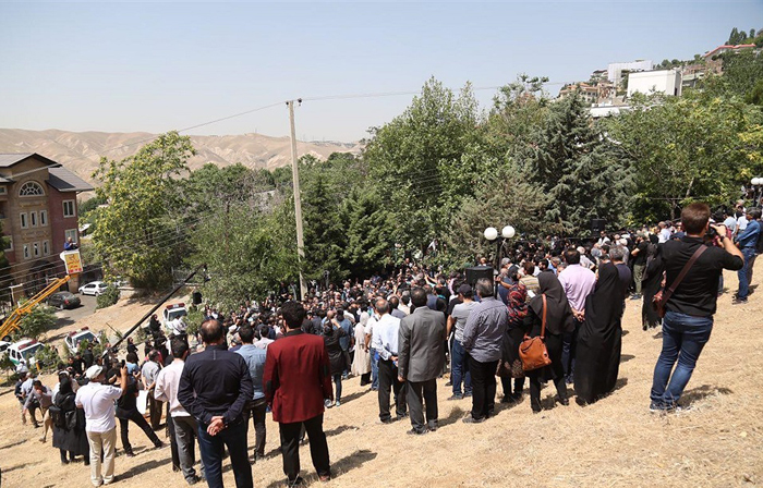 (تصاویر) خاکسپاری عباس کیارستمی