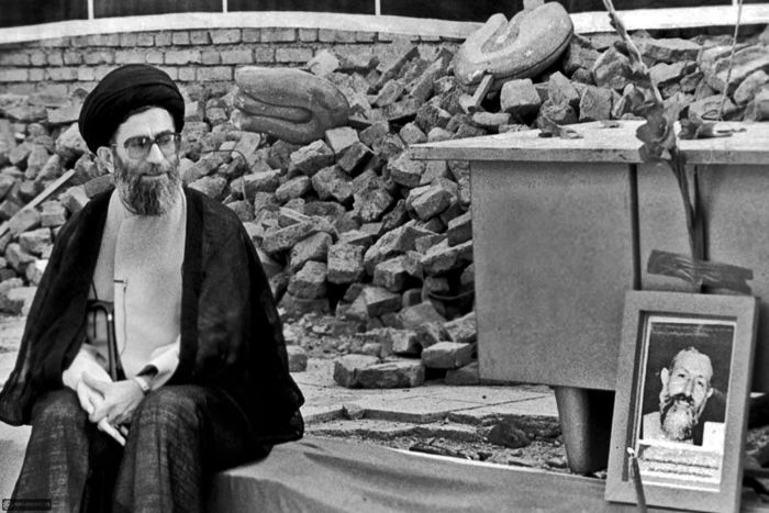 (تصاویر) آیتاللهخامنهای در محل حادثه هفتم تیر (تصاویر) آیتاللهخامنهای در محل حادثه هفتم تیر