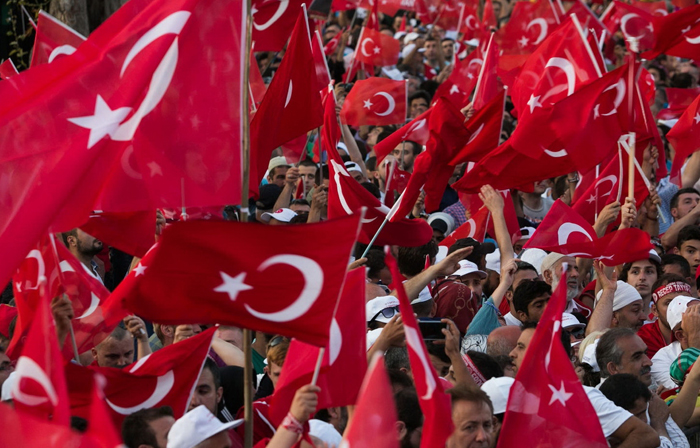 (تصا.یر) سخنرانی اردوغان مقابل خانه‌اش
