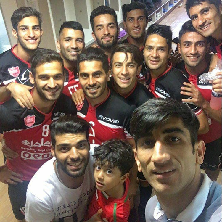 (تصاویر) استقبال گرم پرسپولیسیها از طارمی (تصاویر) استقبال گرم پرسپولیسیها از طارمی
