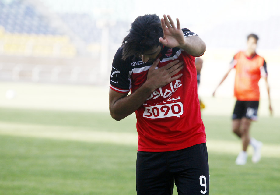 (تصاویر) استقبال گرم پرسپولیسیها از طارمی (تصاویر) استقبال گرم پرسپولیسیها از طارمی