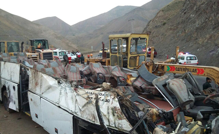 (تصاویر) تصادف مرگبار اتوبوس در جاده چالوس (تصاویر) تصادف مرگبار اتوبوس در جاده چالوس