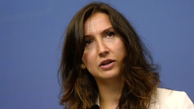 استعفای خانم وزیر به دلیل رانندگی پس از مصرف الکل استعفای خانم وزیر به دلیل رانندگی پس از مصرف الکل