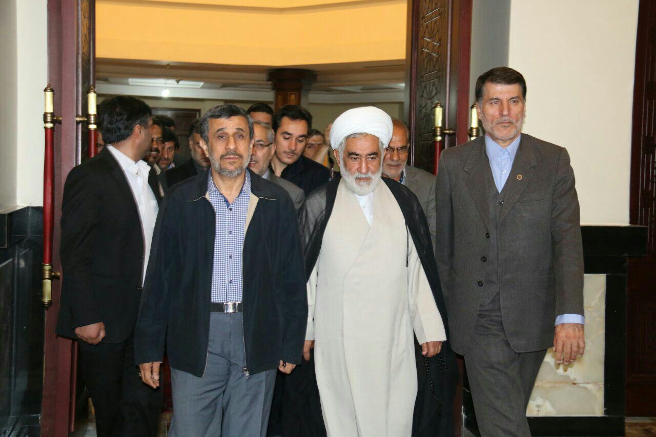 حاشیه‌های حضور احمدی‌نژاد در حرم امام (ره)
