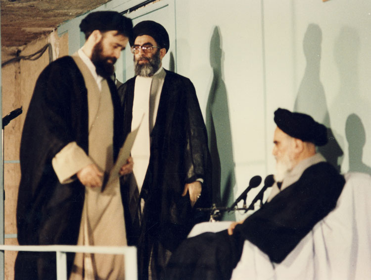 (تصاویر) تنفیذ ریاست جمهوری آیتالله خامنهای (تصاویر) تنفیذ ریاست جمهوری آیتالله خامنهای