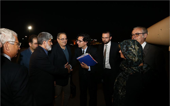 (تصاویر) استقبال مطهری از رئیس مجلس فرانسه (تصاویر) استقبال مطهری از رئیس مجلس فرانسه