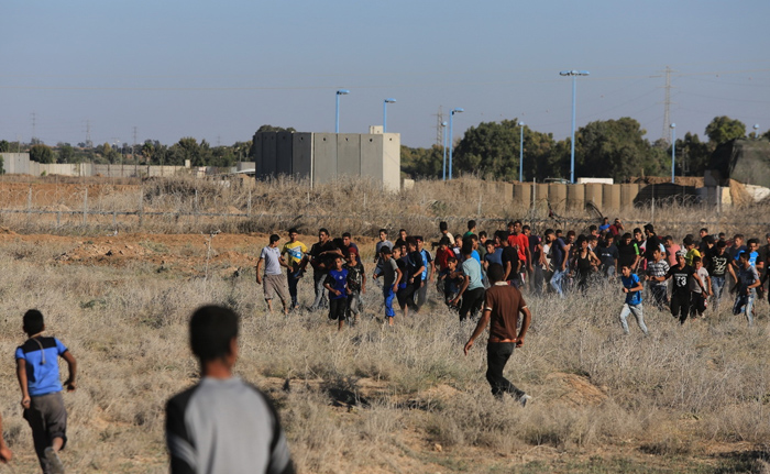 (تصاویر) حمله سربازان اسرائیل به جوانان در غزه