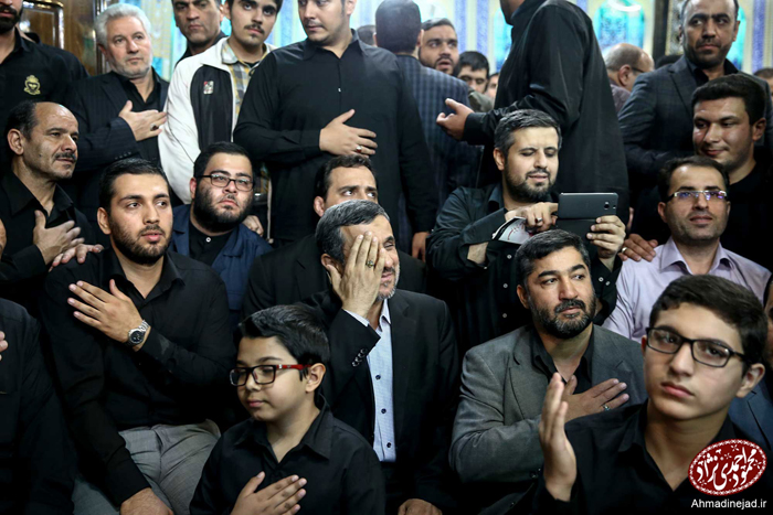 (تصاویر) احمدینژاد در سالگرد شهید مدافع حرم (تصاویر) احمدینژاد در سالگرد شهید مدافع حرم