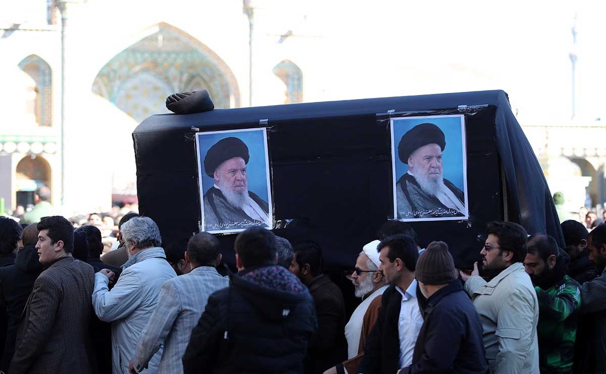 تصاویر/ روحانی در مراسم تشییع پیکر آیت‌الله موسوی‌اردبیلی