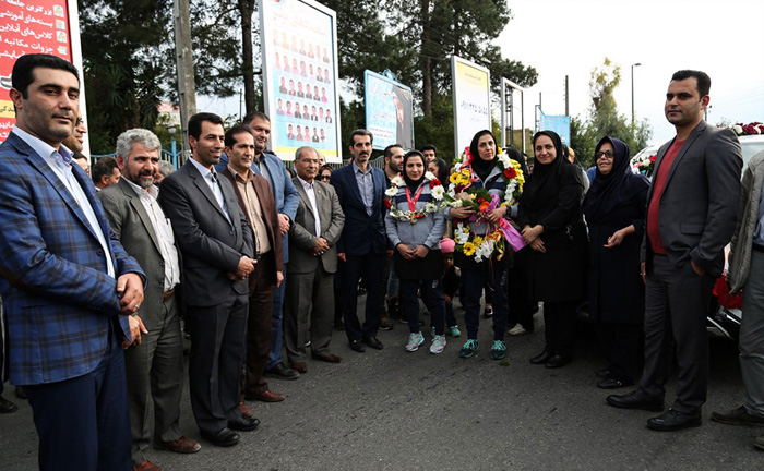 (تصاویر) استقبال از بانوی قهرمان در آمل (تصاویر) استقبال از بانوی قهرمان در آمل
