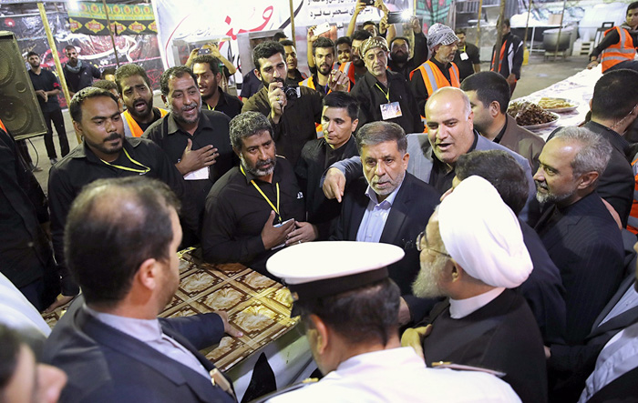(تصاویر) روحانی زائران اربعین را بدرقه کرد (تصاویر) روحانی زائران اربعین را بدرقه کرد