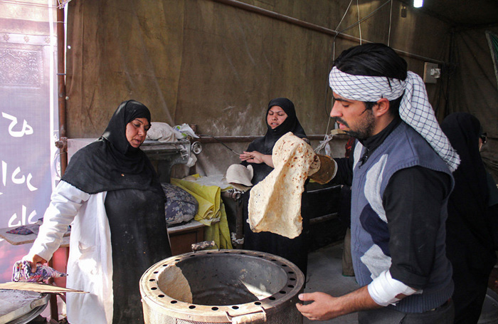 (تصاویر) زائران پیاده اربعین در مرز شلمچه (تصاویر) زائران پیاده اربعین در مرز شلمچه