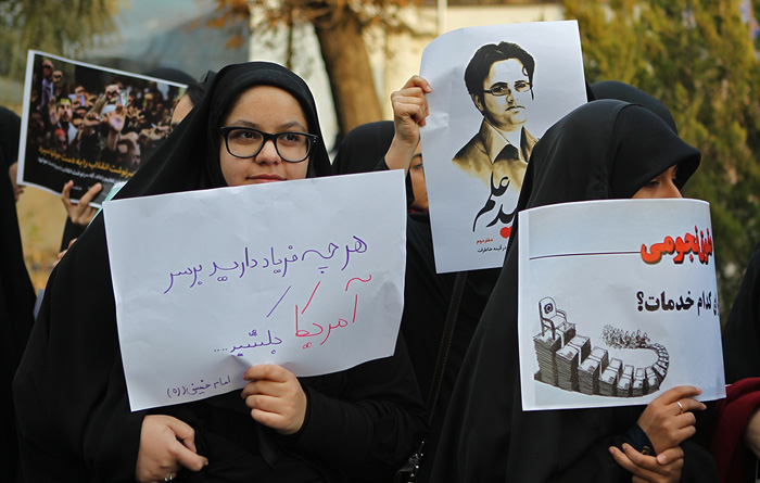 (تصاویر) حضور مجید انصاری در دانشگاه حاشیه ساز شد (تصاویر) حضور مجید انصاری در دانشگاه حاشیه ساز شد