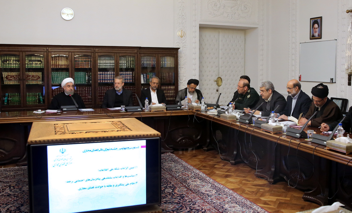 خودکفایی یا رانت در فضای مجازی خودکفایی یا رانت در فضای مجازی