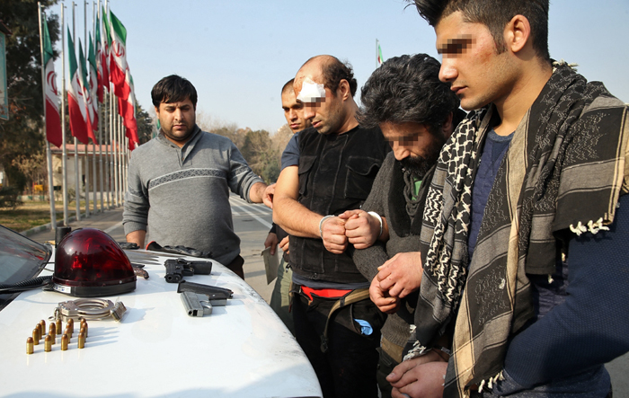 (تصاویر) دستگیری سارقان مسلح غرب تهران (تصاویر) دستگیری سارقان مسلح غرب تهران