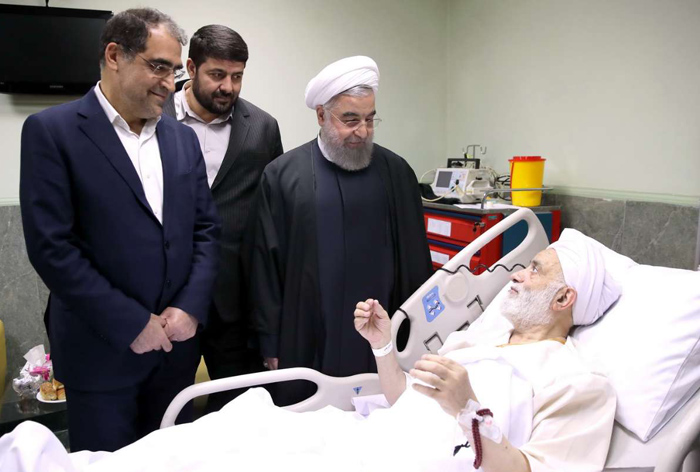 (تصاویر) عیادت روحانی از قرائتی (تصاویر) عیادت روحانی از قرائتی