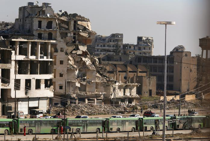 (تصاویر) انتقال تروریستها از حلب زیر عکس اسد! (تصاویر) انتقال تروریستها از حلب زیر عکس اسد!