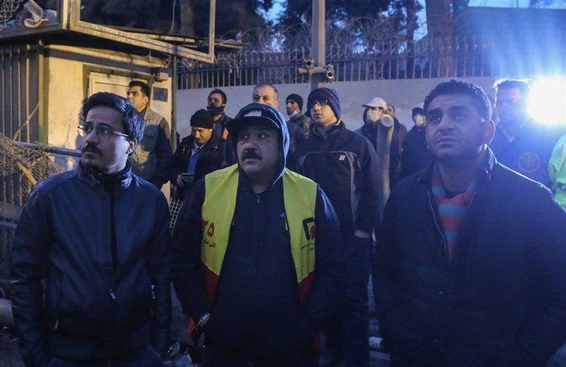 (عکس) دو بازیگر در محل حادثه پلاسکو (عکس) دو بازیگر در محل حادثه پلاسکو