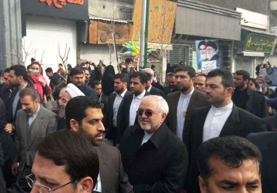 (تصویر) حضور ظریف در راهپیمایی ۲۲ بهمن (تصویر) حضور ظریف در راهپیمایی ۲۲ بهمن