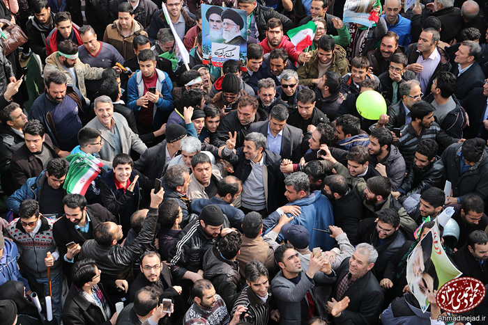 (تصاویر) احمدینژاد در راهپیمایی 22 بهمن (تصاویر) احمدینژاد در راهپیمایی 22 بهمن