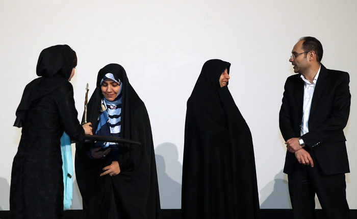 (تصاویر) تقدیر از فاطمههاشمی در کنگره زنانموفق (تصاویر) تقدیر از فاطمههاشمی در کنگره زنانموفق