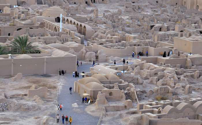 (تصاویر) گردشگران در ارگ بم و کاریز کیش (تصاویر) گردشگران در ارگ بم و کاریز کیش