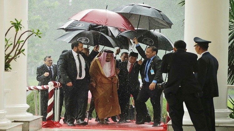 انتقاد رئیس جمهور اندونزی از پادشاه عربستان: ناامیدم کردی / برای ملک سلمان چتر گرفتم انتقاد رئیس جمهور اندونزی از پادشاه عربستان: ناامیدم کردی / برای ملک سلمان چتر گرفتم