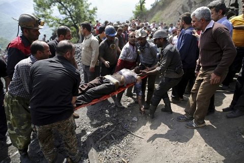 کشف پیکر یک معدنچی دیگر حادثه آزادشهر کشف پیکر یک معدنچی دیگر حادثه آزادشهر
