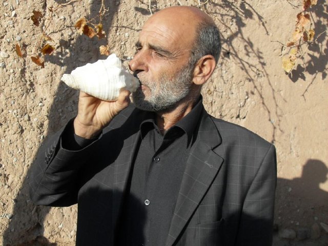 سازی که «یا حسین» سر میدهد سازی که «یا حسین» سر میدهد