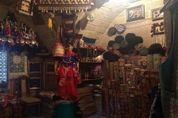 عرضه صنایع‌دستی ایران در باکو!