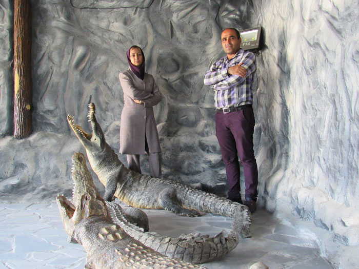 (تصاویر) زندگی زن ایرانی در کنار کروکودیلها (تصاویر) زندگی زن ایرانی در کنار کروکودیلها