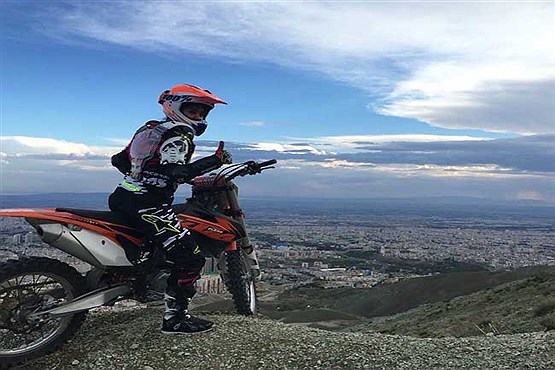 ویراژ زن موتور سوار بر بام تهران