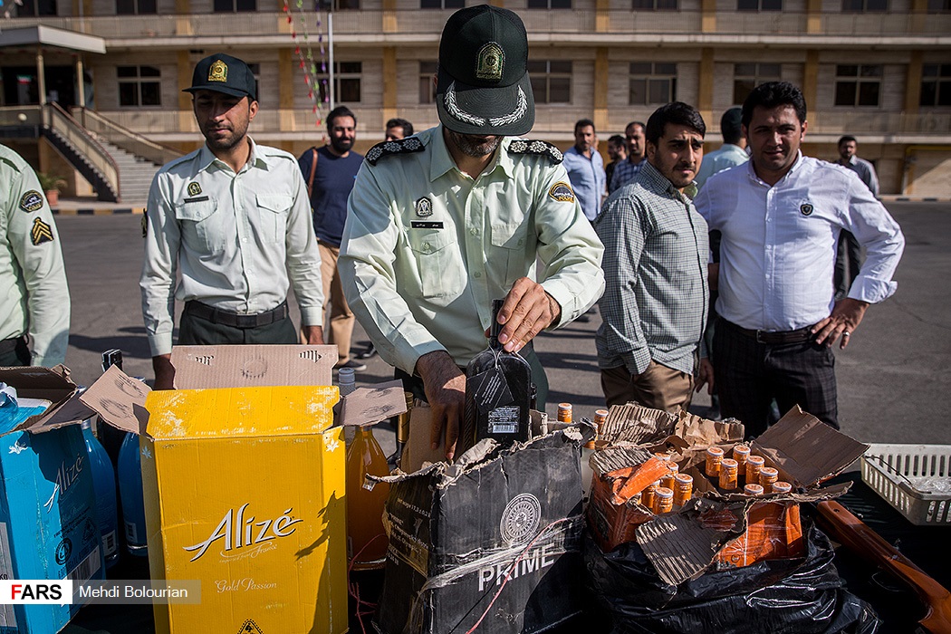 (تصویر) کشف مشروبات الکلی از اوباش