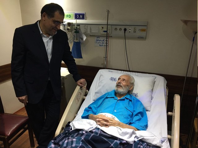 عیادت وزیر بهداشت از جمشید مشایخی عیادت وزیر بهداشت از جمشید مشایخی