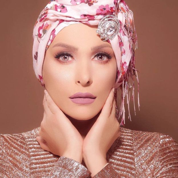 امل حجازی خواننده معروف لبنانی محجبه شد امل حجازی خواننده معروف لبنانی محجبه شد