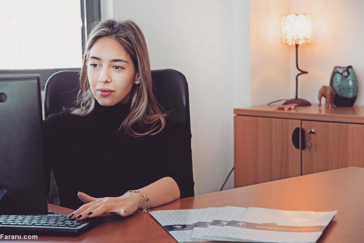 (عکس) خواستگاری کریم انصاریفرد از دختر یونانی با زمرد گرانقیمت