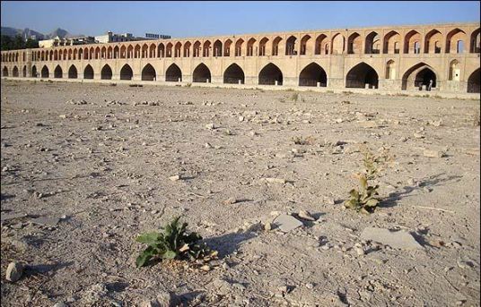 چرا خشکسالی عامل اعتراضات است؟ چرا خشکسالی عامل اعتراضات است؟
