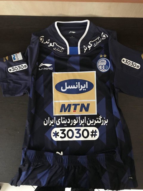 ابهام در رنگ پیراهن استقلال در دربی ۸۶