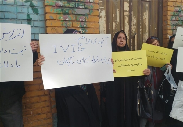 تجمع بیماران در پی افزایش قیمت دارو