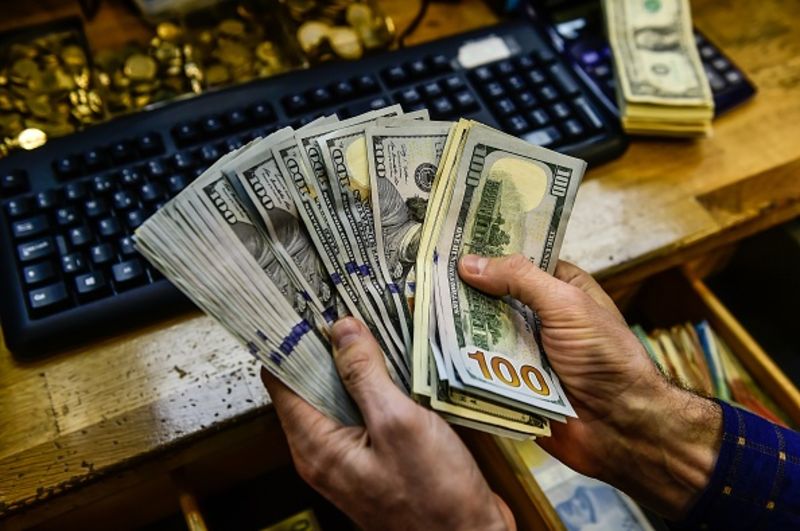 آمریکائی‌ها چه قدر پس انداز می کنند؟