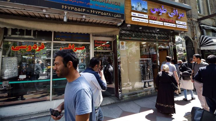 سودجویان چگونه از گرانی دلار استفاده میکنند؟ سودجویان چگونه از گرانی دلار استفاده میکنند؟