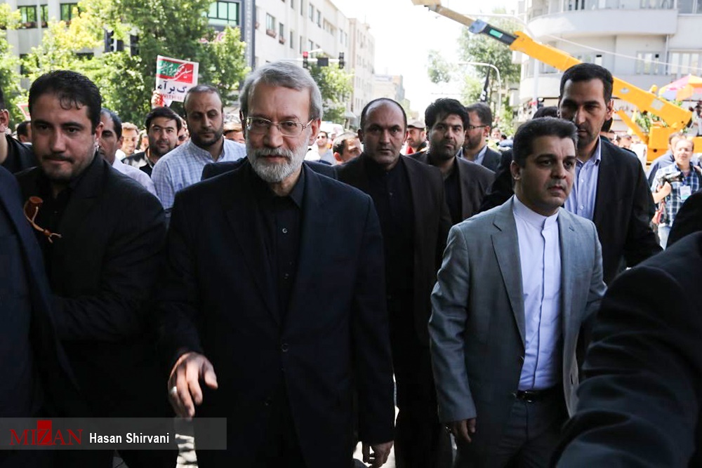 (تصویر) حضور دو رقیب ریاست مجلس در راهپیمایی