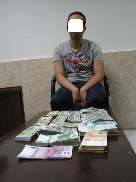 کشف ۱۸۶ هزار دلار و یورو از کوله یک مسافر