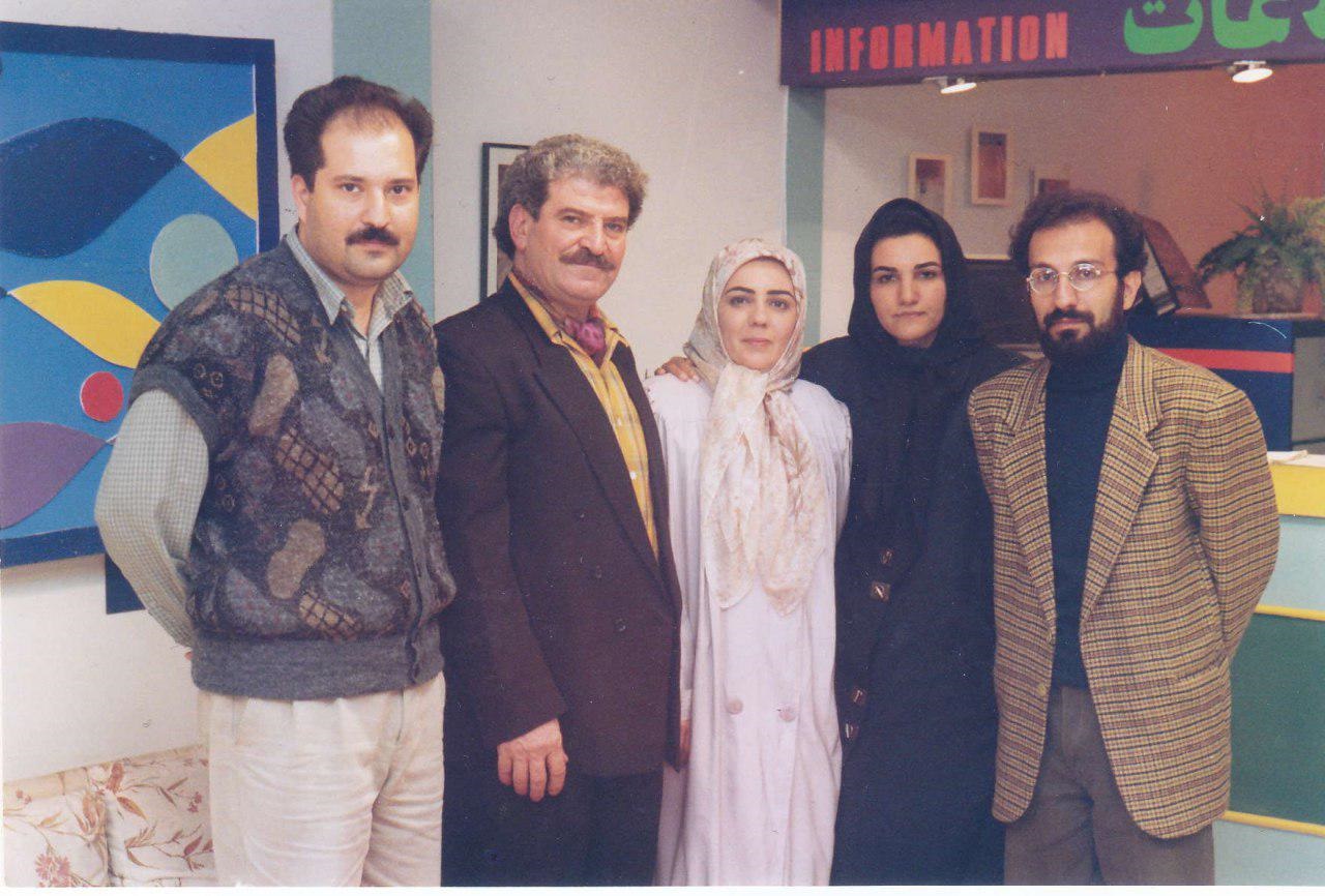 عکسی دیده نشده از اصغر فرهادی پشت صحنه یک سریال قدیمی
