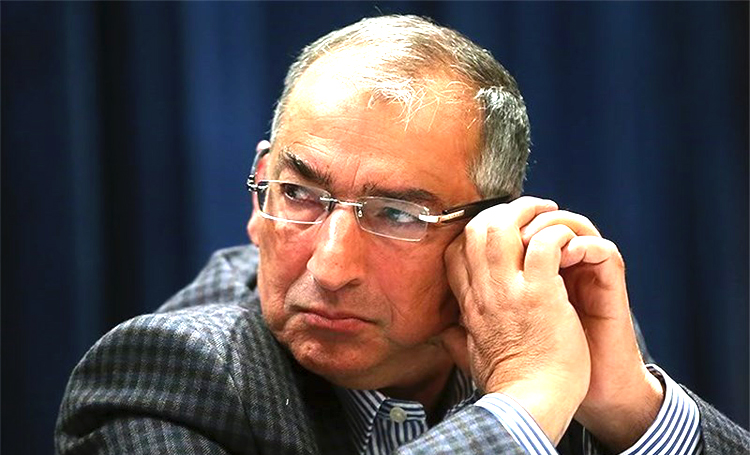 زیباکلام: به خاطر دفاع از نظام به من هجمه کردند زیباکلام: به خاطر دفاع از نظام به من هجمه کردند