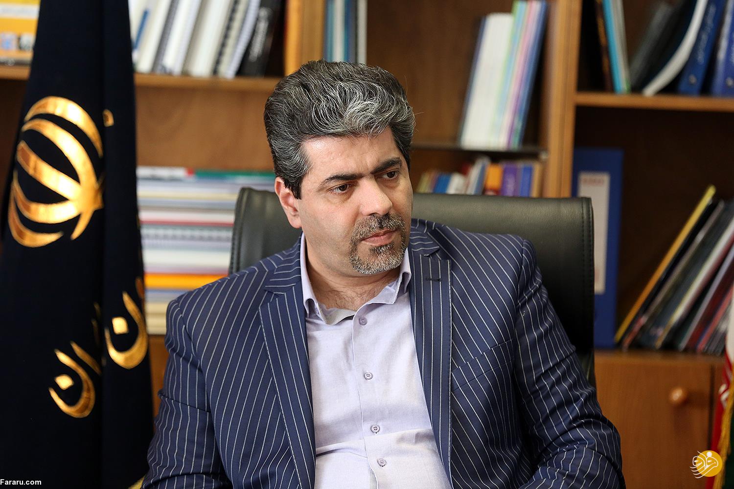 تغییر تیم اقتصادی دولت بحران اقتصادی ایران سیاست اقتصادی اصلاحات اقتصادی رکو د اقتصادی تورم سازمان برنامه تغییر کابینه مطمئن باشید سیاست ارزی جدید دولت برای تعمیق بازار ثانویه اگر با شفافیت همراه نشود، به نتیجه ملموسی ختم نمیشود. تنها زمانی میتوان به ثمربخش بودن این سیاست امیدوار بود که سیاست ارزی جدید به یک جریان شفاف و قابل مدیریت توسط دولت متصل شود. البته هنوز جای جبران برخی اشتباهات وجود دارد و میتوان برخی از مسائل را حل کرد گرچه هر لحظه که ما از دست میدهیم به نوعی کشور را یک گام به بحرانیتر شدن شرایط نزدیک میسازیم.