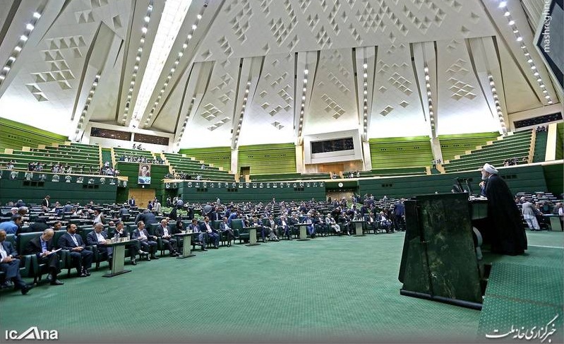 جلوی تریبون مجلس برای روحانی پنکه گذاشته بودند؟
