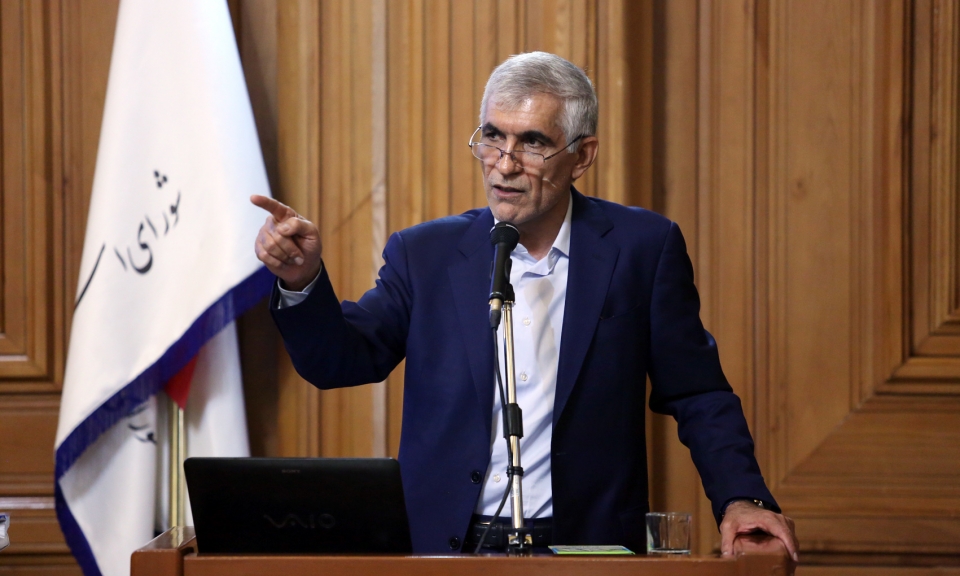 طعنه عضو شورای تهران: شهرداری بنگاه کاریابی برای هملهجهایها نیست طعنه عضو شورای تهران: شهرداری بنگاه کاریابی برای هملهجهایها نیست